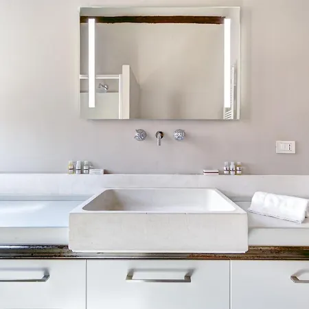 Dimora San Vitale Apartment